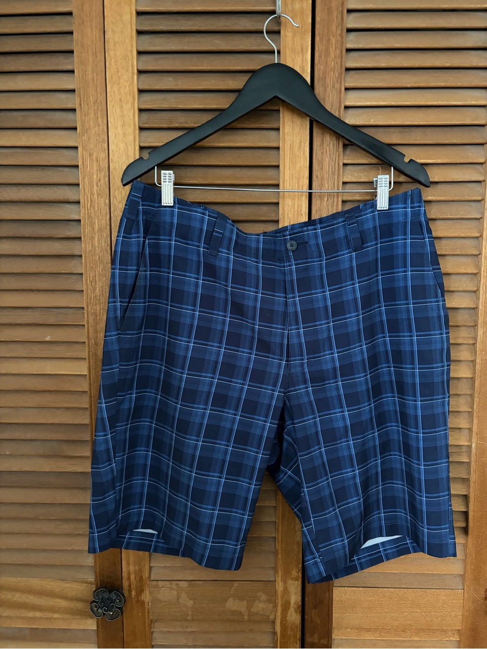 Hogan Men's Navy & Light-Blue Plaid Flat-Front Shorts size 36